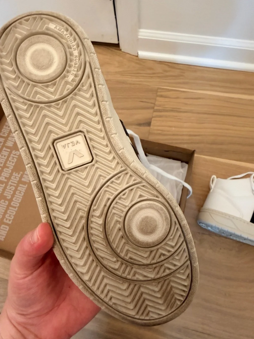 Veja V-15 Sneakers - Picture 2 of 4